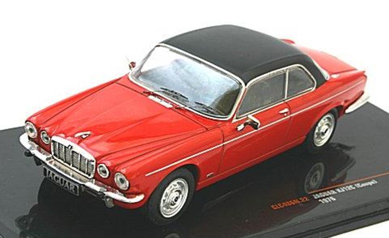 ミニカー IXO(イクソ)  1/43　CLC486N　ジャガー XJ12C クーペ 1976 レッド ブラックルーフ　4907981678241