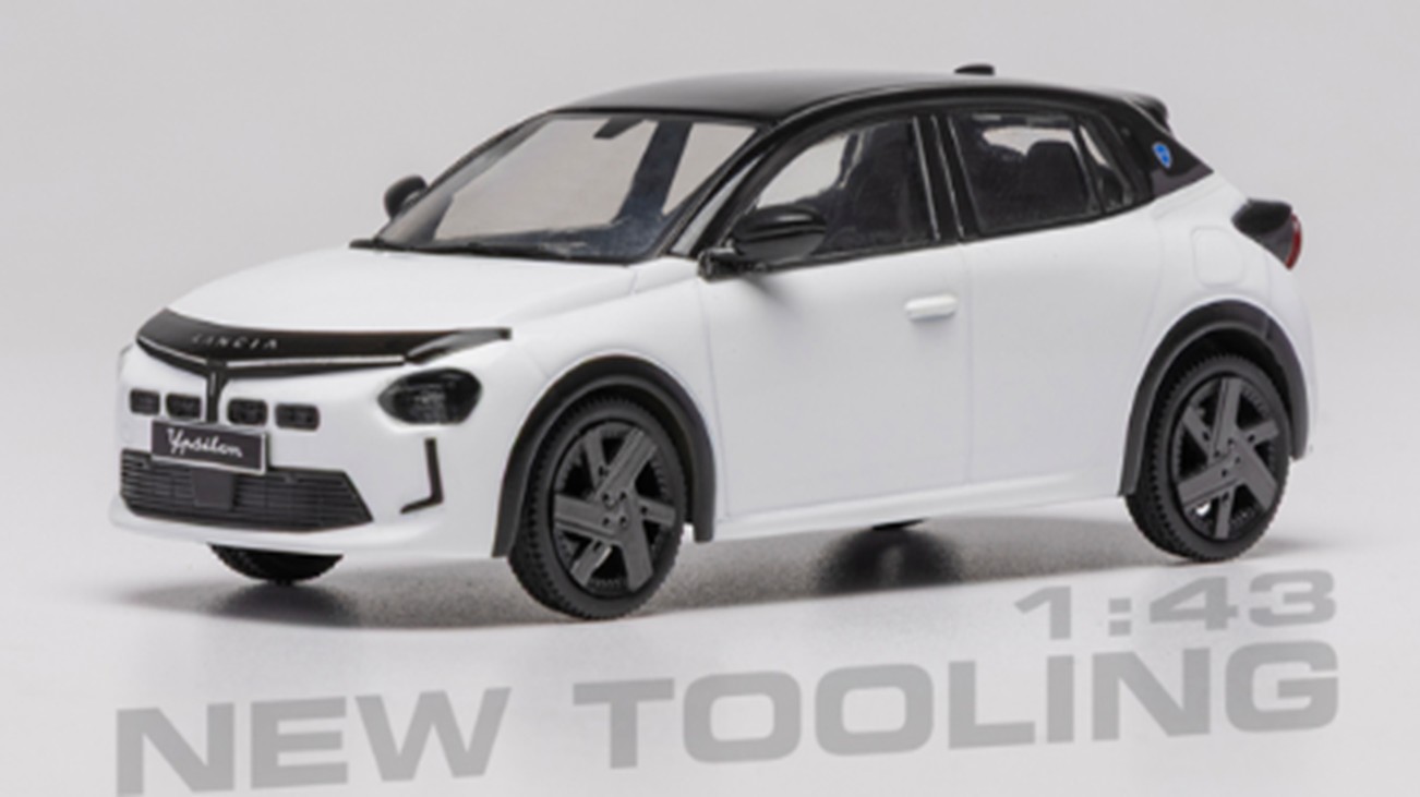 お取り寄せ予約品　2026年2月以降　ミニカー　IXO(イクソ)モデル　ダイキャストモデル　1/43　CLC679N　ランチア イプシロン 2025 ホワイト　4907981695378