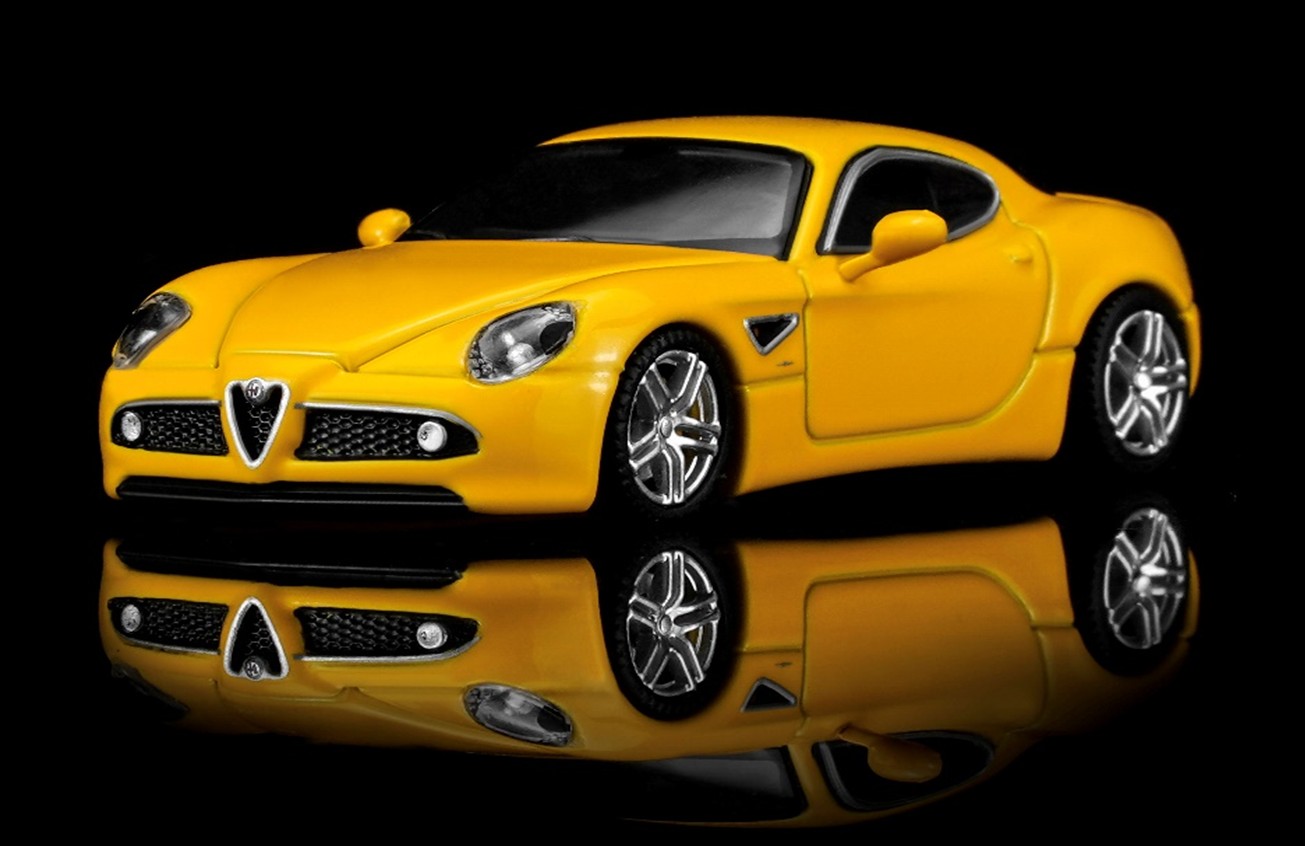 予約品　12月以降順次　ミニカー  MOTORHELIX　ダイキャストモデル　1/64　M69054　アルファロメオ 8C Competizione 2008Giallo Mica Yellow　4573630209397