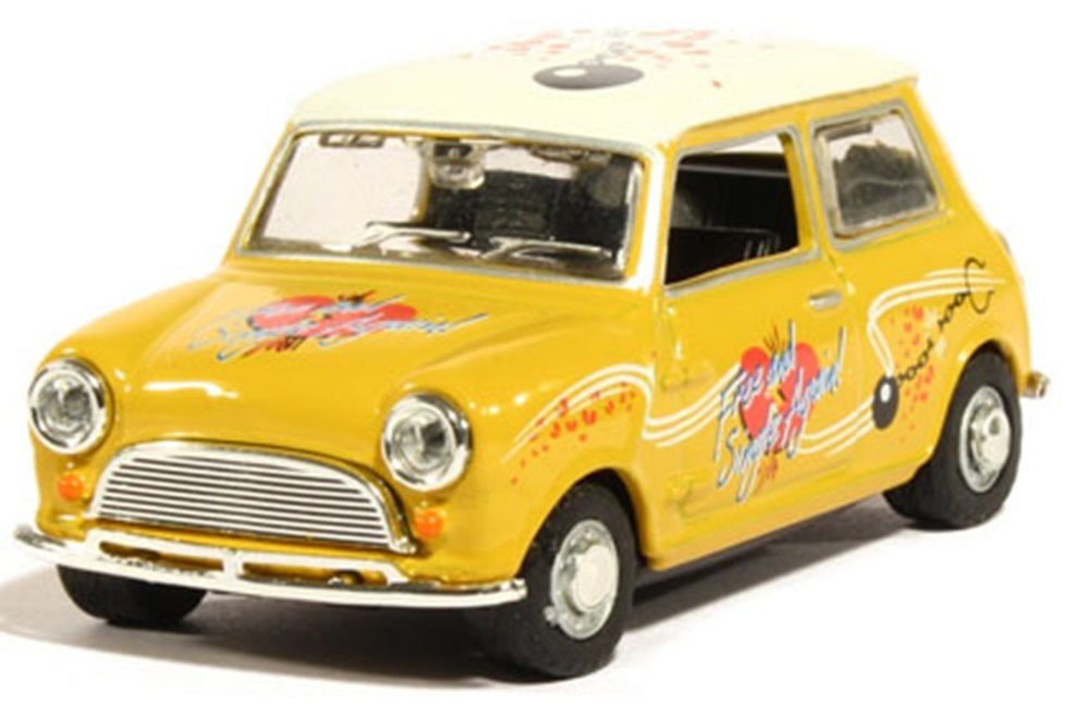 ミニカー  オックスフォード Oxford　1/43　OXMIN022　ミニクーパー（イエロー） "Just Divorced"　4548565296088