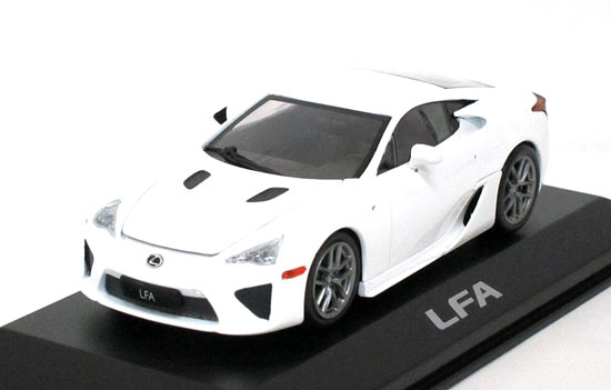 ミニカー　MINICHAMPS 1/43 海外ディーラーモデル　レクサス　LFA (ホワイト）左ハンドル