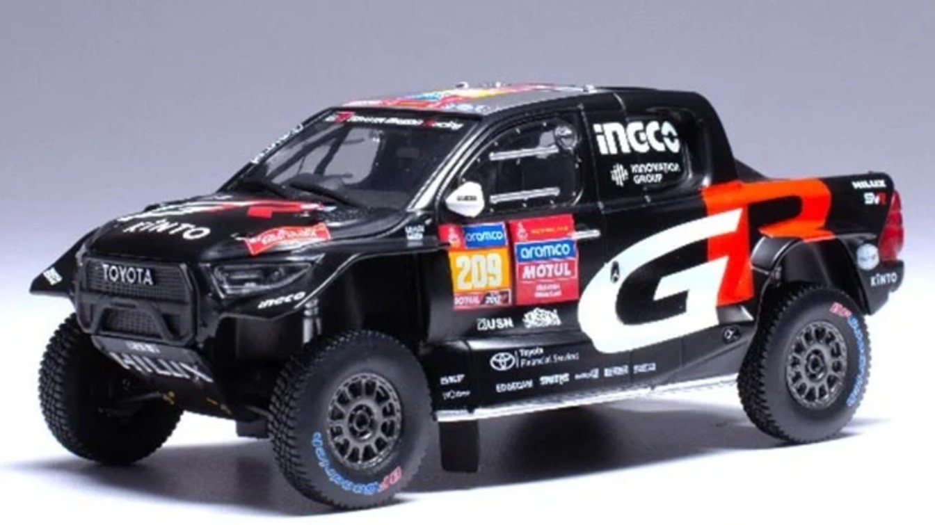 予約品　2025年4月頃　ミニカー　IXO(イクソ)　ダイキャスト　1/43　RAM930　トヨタ GR DKR HILUX EVO T1U 2024年 ダカールラリー #209 G.de Viliers/D.Murphy