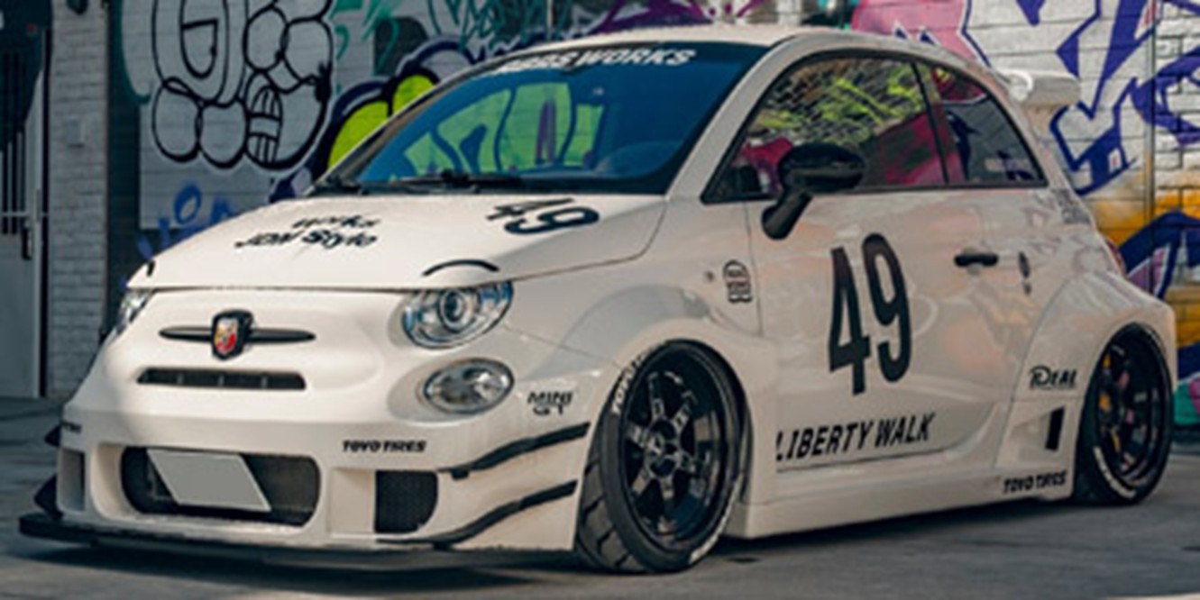 お取り寄せ予約品　2026年7月頃　ミニカー　SOLIDO（ソリド）  ダイキャストモデル （開閉機構付）　1/18　S1815401　フィアット 500 アバルト リバティウォーク ボディキット 2025 (ホワイト)　3663506046278