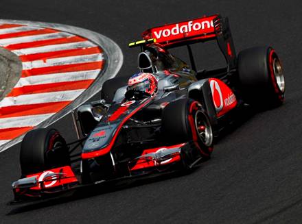 ミニカー　SPARK 1/43 S3029 マクラーレン MP4-26 2011 ハンガリーGP ウィナー GP参戦200戦 #4 J.バトン