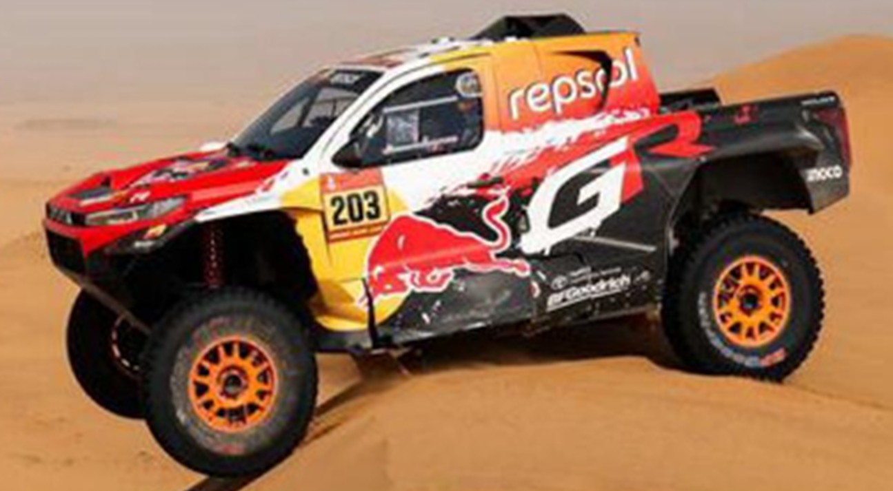 予約品　12月頃　ミニカー　Spark　レジンモデル　1/43　S6268　Toyota Hilux GR No.203 9位 Dakar Rally 2026 S. Quintero A. Short　9580006962683