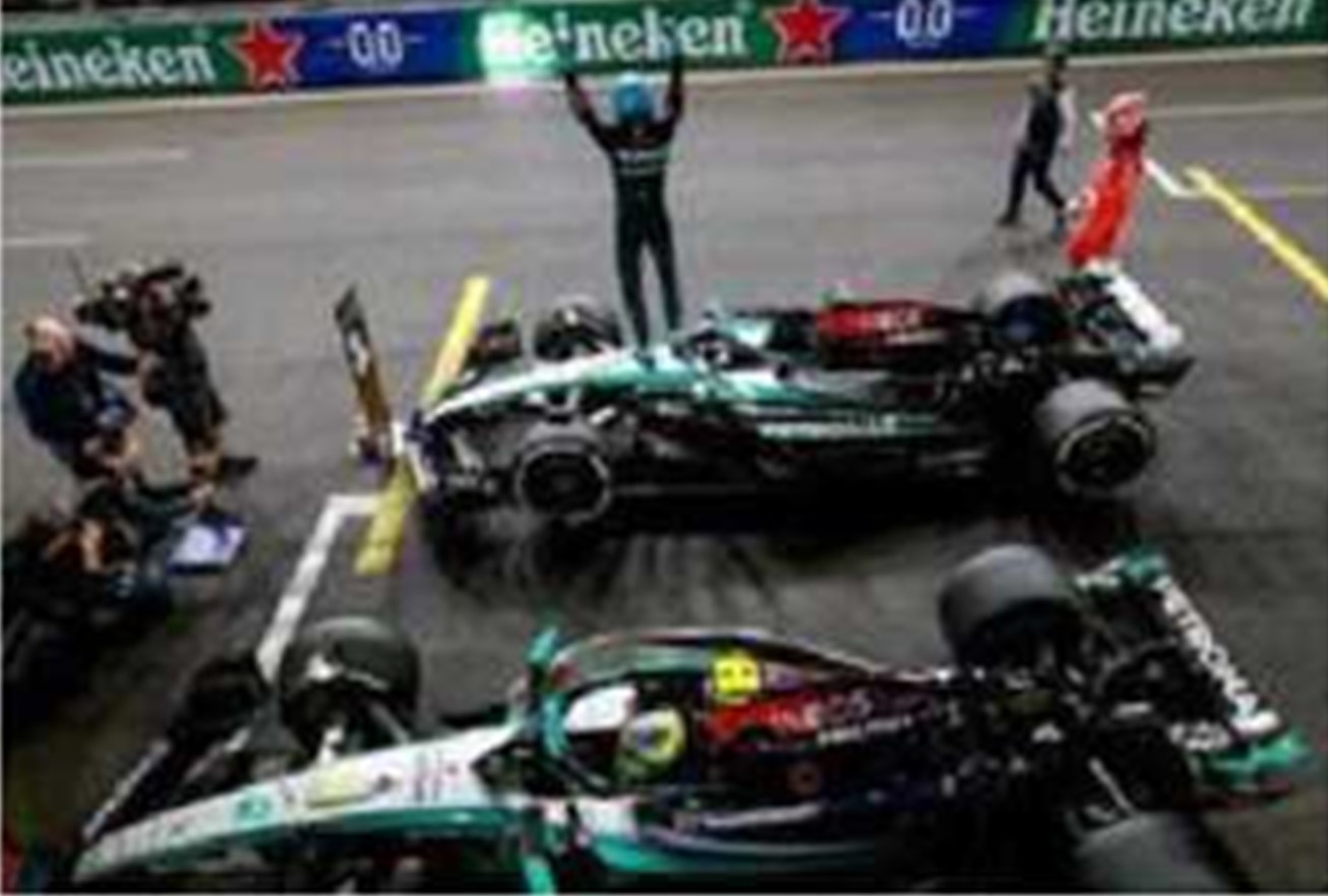 予約品　4月頃　ミニカー　Sparky（スパーク） 1/64　Y419　Mercedes-AMG PETRONAS Formula One Team No.44 & No.63 Las Vegas GP 2024 George Russell & Lewis Hamilton　9580006134196