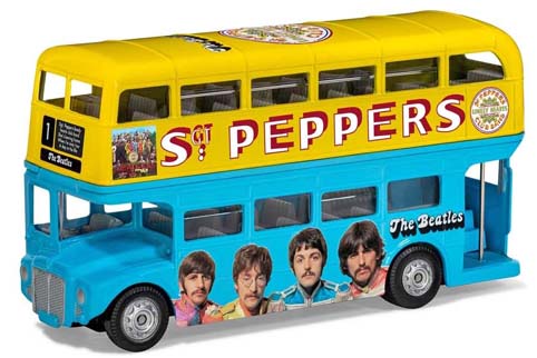 ミニカー　CORGI（コーギー）　ダイキャストモデル　1/64　CGCC82339　ザビートルズ ロンドンバス 'Sgt. Pepper's Lonely Hearts Club Band'（サージャントペッパーロンリーハーツクラブバンド）　4548565392926