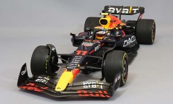 ミニカー　MINICHAMPS（ミニチャンプス）ダイキャストモデル　1/18　110221801　オラクル レッド ブル レーシング RB18 マックス・フェルスタッペン 日本GP 2022 優勝 ピットボード付き　4012138766631