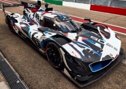 お取り寄せ予約品　5月以降順次　ミニカー　MINICHAMPS（ミニチャンプス） ダイキャストモデル  1/43　410232001　BMW M ハイブリッド V8 LMDH 2023 カモフラージュ　4012138779815