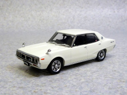 ミニカー　DISM 1/43 DISM155　ＧＣ110 スカイライン (ヨンメリ) 2000ＧＴ 前期型 (ホワイト)