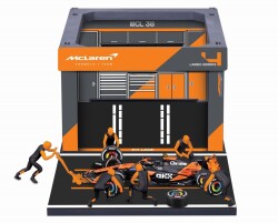 お取り寄せ予約品　2026年2月頃　ミニカー　BURAGO（ブラゴ） ダイキャストモデル　1/43　BUR38451N　マクラーレン F1 チーム PIT PASS セット MCL38  No,4 L.ノリス(クルー×6pcs、パドックガレージ)　4548565512287