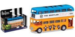 ミニカー　CORGI（コーギー）"Film and TV  "　ダイキャストモデル　1/64　CGCC82335　ザビートルズ  ロンドンバス 'Help!'  L=123mm