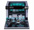 予約品　2026年2月頃　ミニカー　BURAGO（ブラゴ） ダイキャストモデル　1/43　BUR38452H　メルセデス-AMG ペトロナス F1チーム PIT PASS セット W15  No,44 L.ハミルトン(クルー×6pcs、パドックガレージ)　4548565512249