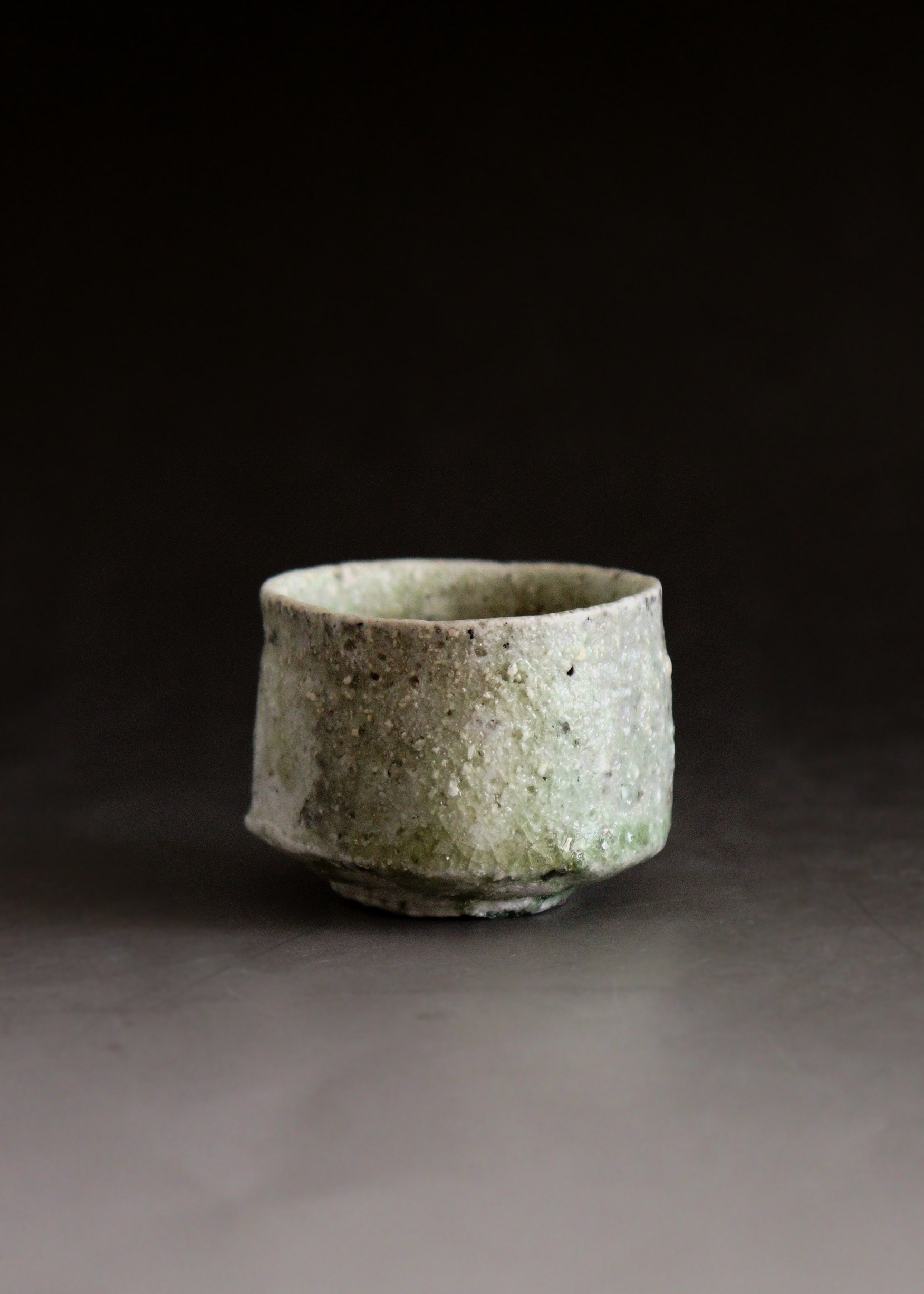 辻村唯作　酒盃　酒器　ぐいのみ　萩焼　酒盃　ガラス釉　共箱　共布