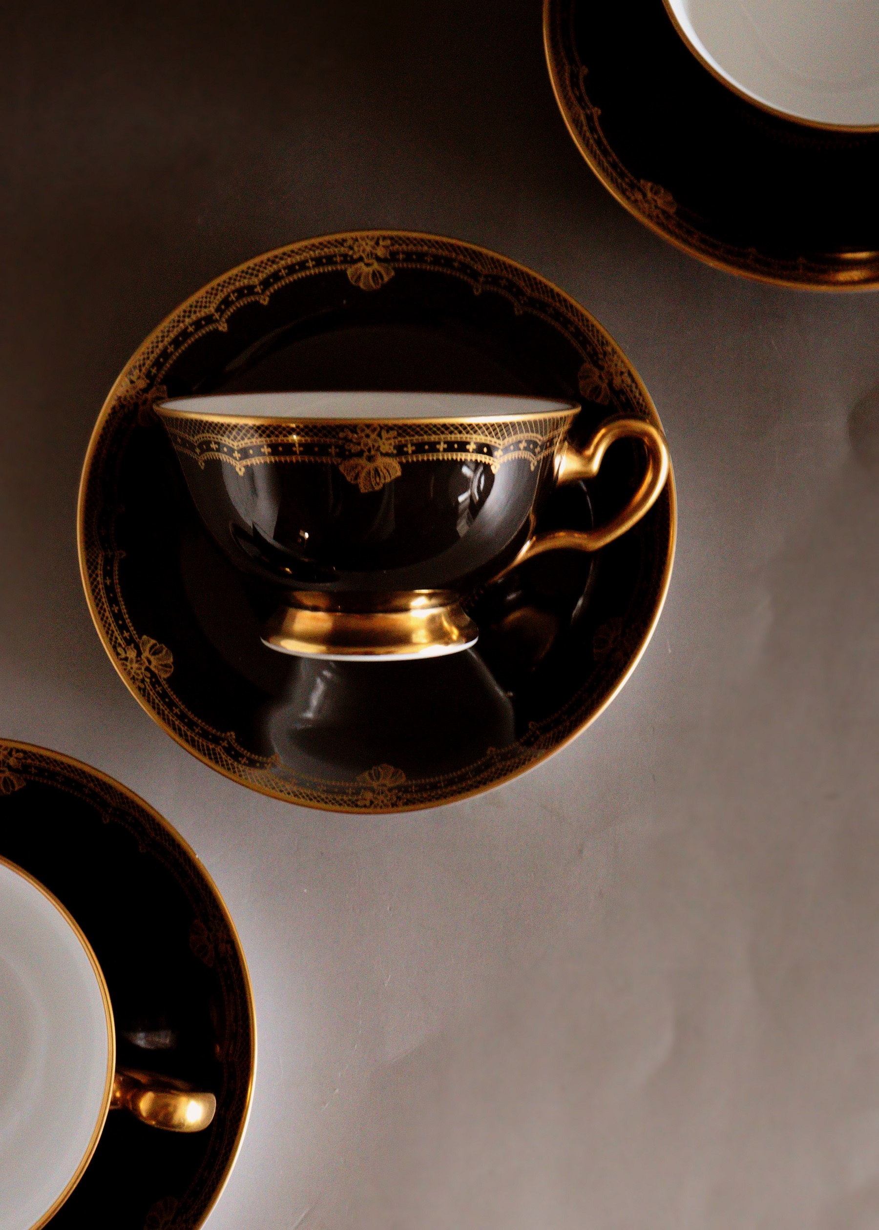大倉陶園 黒蒔金彩レース カップ&ソーサー ブラックレース 1客