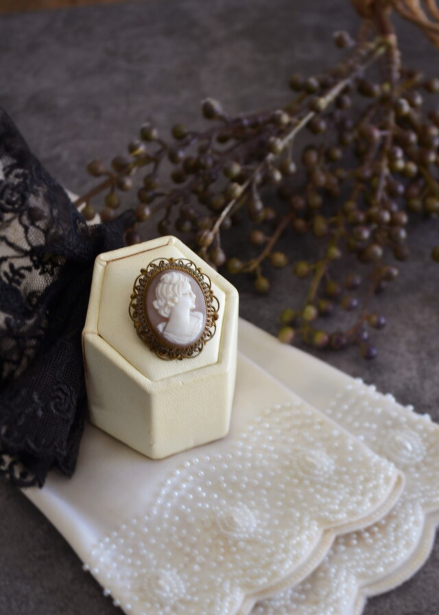 Antique Sam's Collection シェルカメオブローチ ペンダントヘッド