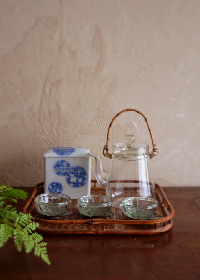 上品な細い竹の取手付ガラス水注　水次　急須　ガラスポット