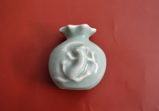 袋鼠香合　青磁香合　桃山窯