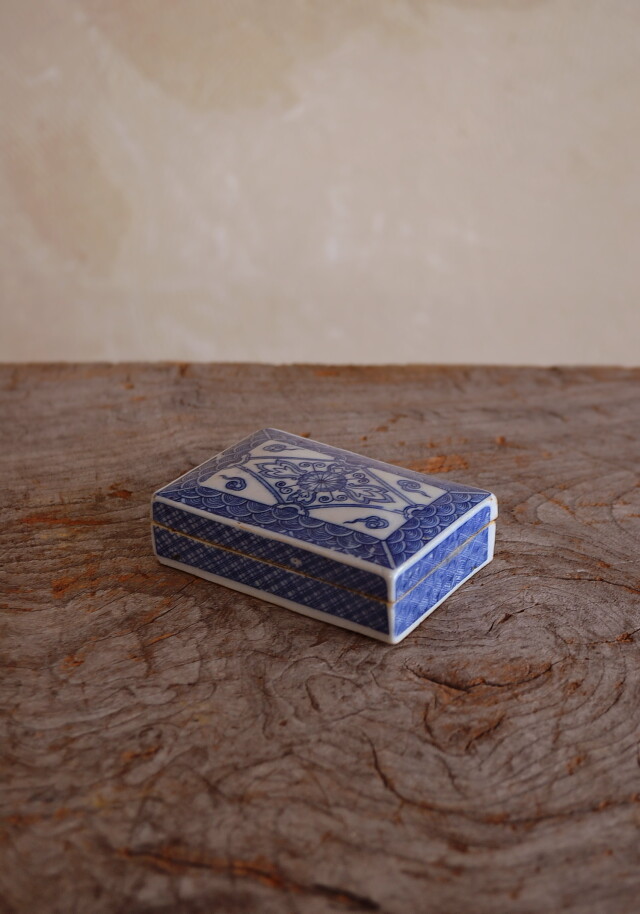 染付印判角合子