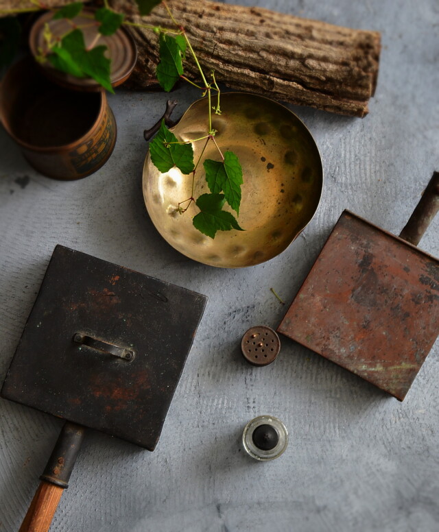 卵焼き器フライパンと塩コショウ入れと小瓶セット　古道具