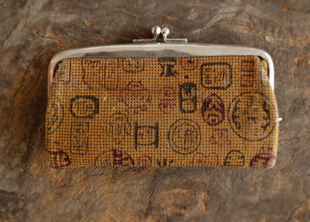 古い印伝と皮のがま口ケース　古道具　コインケース　判子入れ