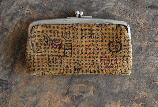 古い印伝と皮のがま口ケース　古道具　コインケース　判子入れ