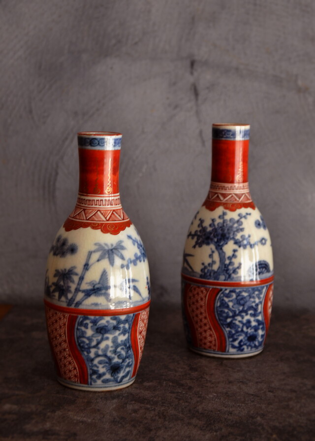 徳利■中国 青華 古い酒器 2本 染付 花唐草 お銚子 時代物 骨董品 古玩■ 青花宝相華唐草文手付瓶 大明宣徳年製銘 文化遺産オンライン