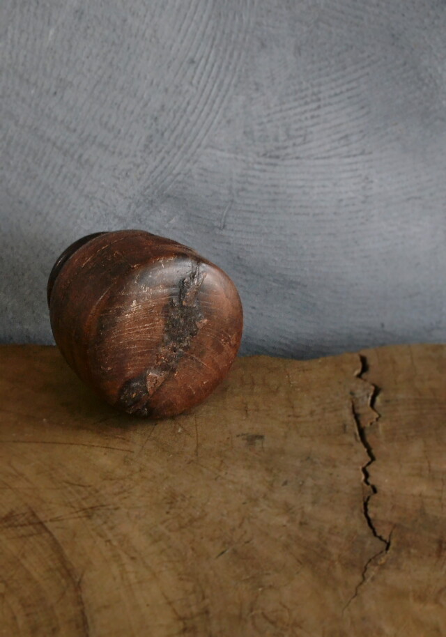 木製くりぬき小壺　うずくまる壺　アンティークウッド