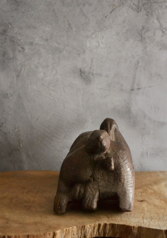 プリミティブアート　双兎　うさぎの彫刻