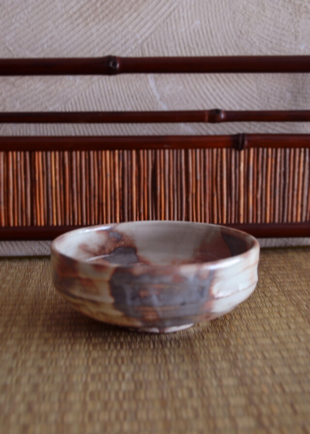 平安京泉作　白釉茶碗　粉引茶碗　平茶碗　茶道具　抹茶碗　白泥茶碗