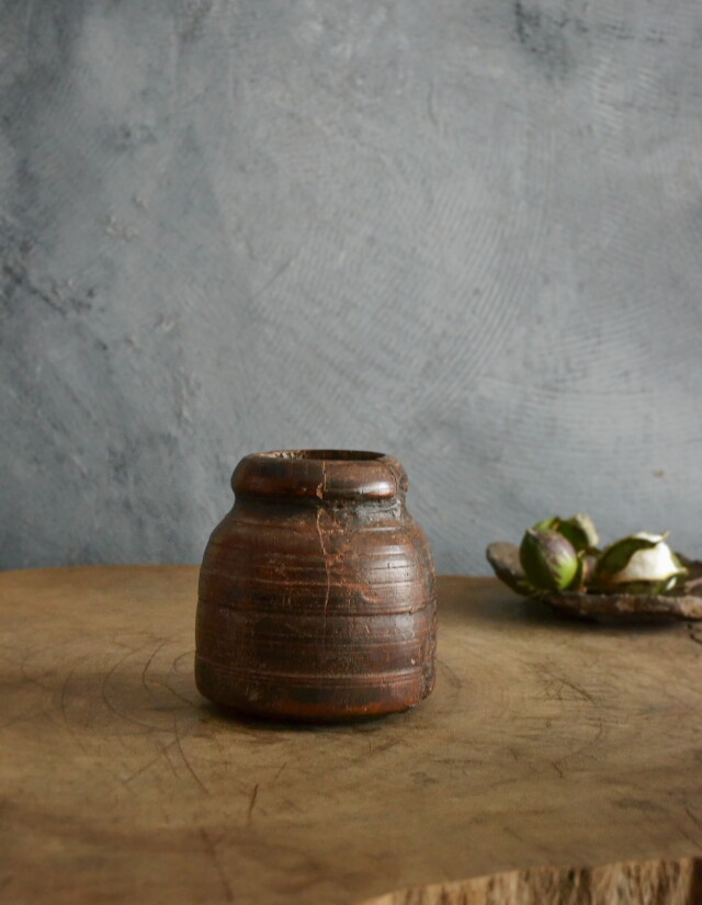 木製くりぬき小壺　うずくまる壺　アンティークウッド