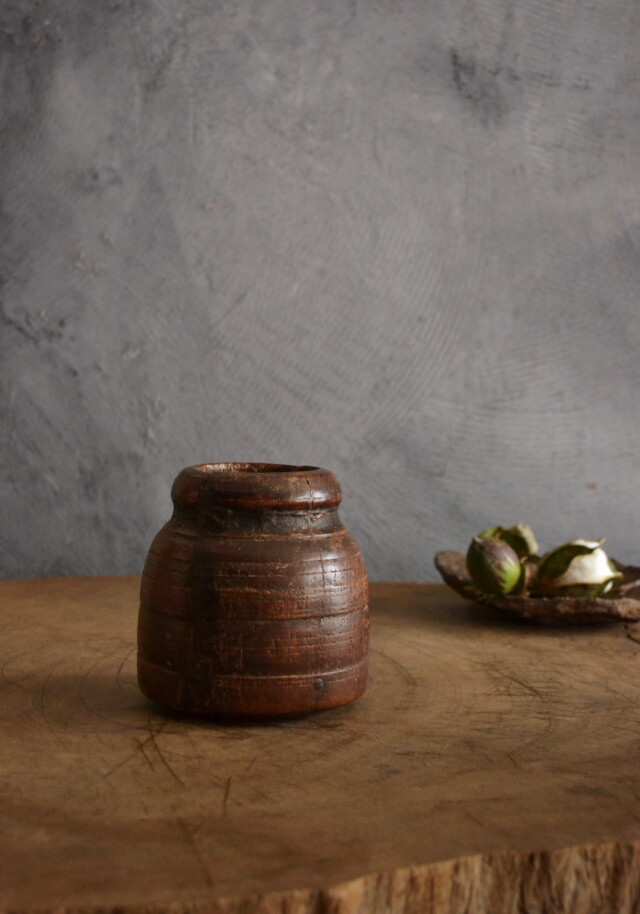 木製くりぬき小壺　うずくまる壺　アンティークウッド