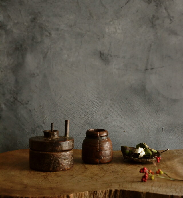 木製くりぬき小壺　うずくまる壺　アンティークウッド