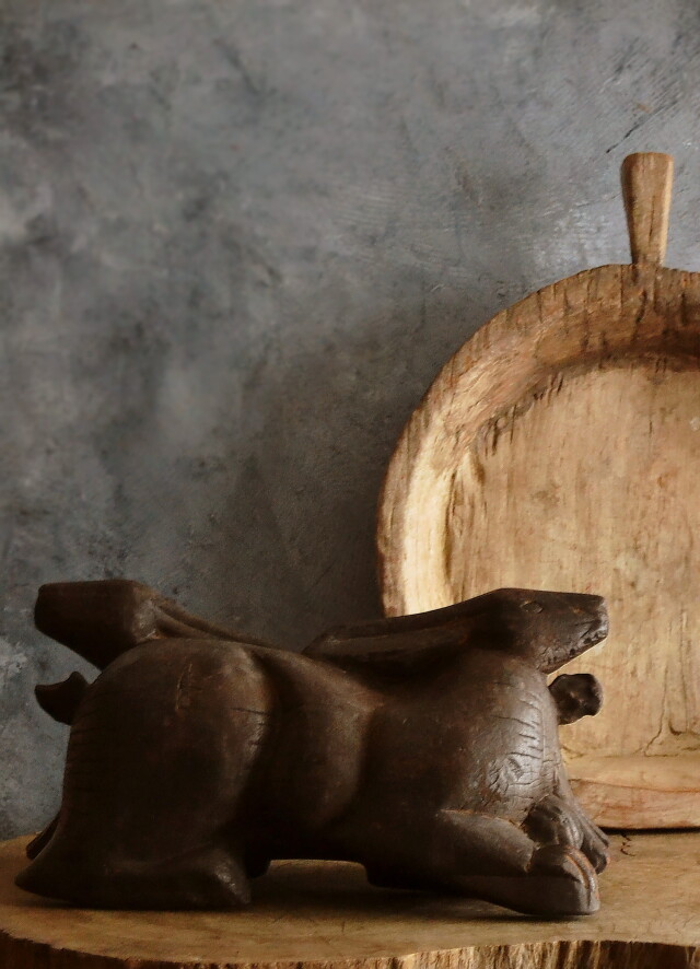 プリミティブアート　双兎　うさぎの彫刻