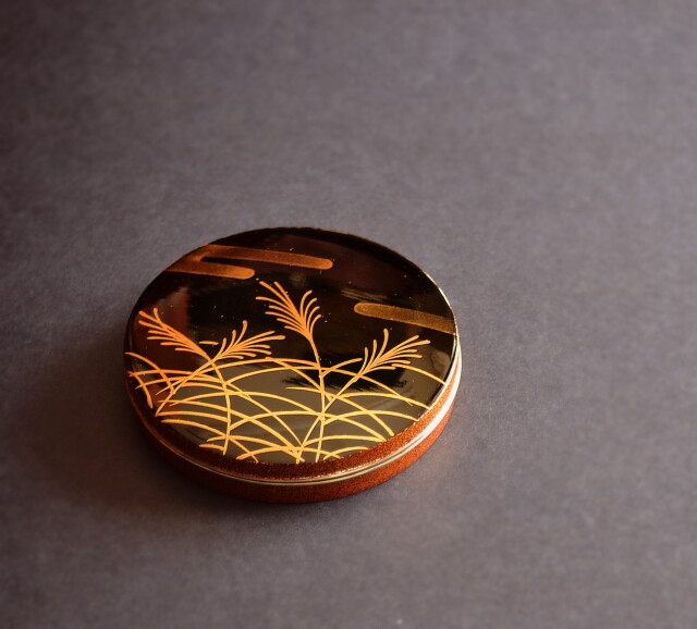 武蔵野蒔絵香合　景雲作　 茶道具