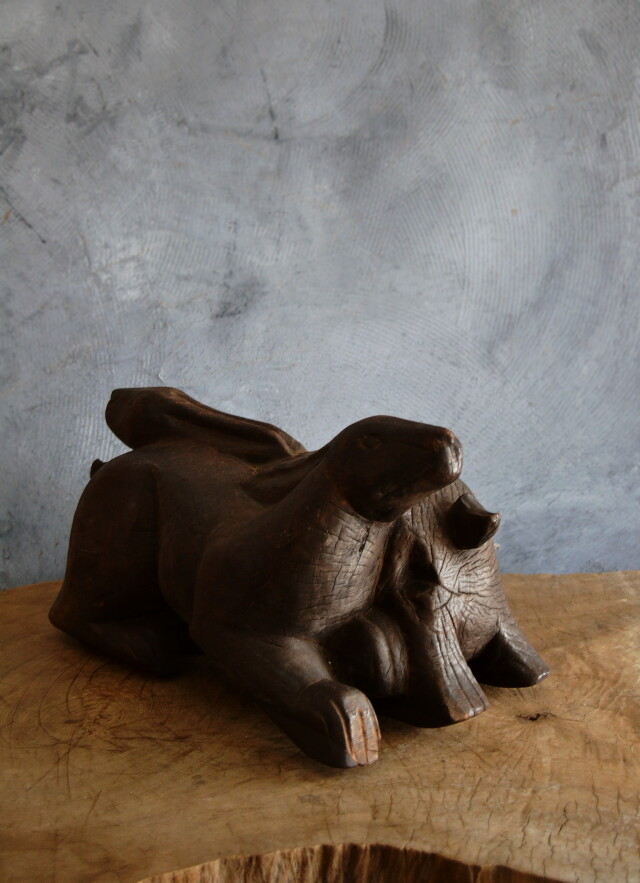 プリミティブアート　双兎　うさぎの彫刻