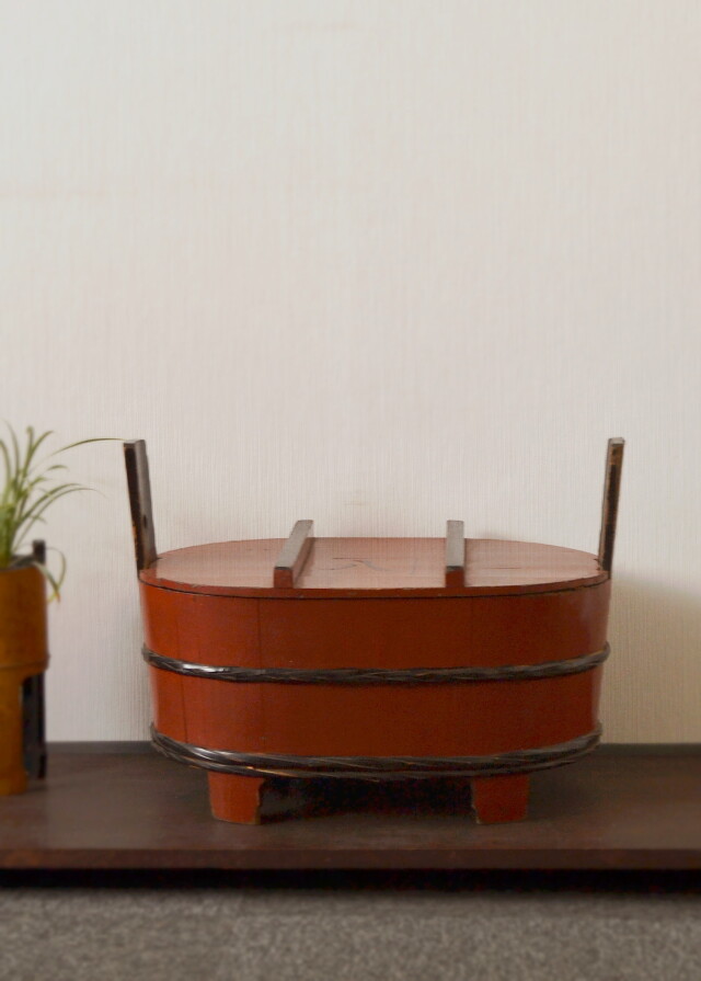 朱塗漆樽　漆桶　変形樽　朱塗樽　楕円樽　民具　古装具　鉢カバー　