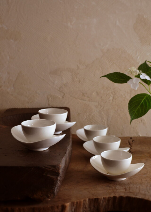 白磁ソーサーと煎茶碗セット　白磁茶托　白磁皿　モダン小皿　白磁茶碗　砥部焼　5組