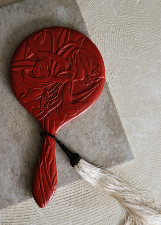 鎌倉彫手鏡　カサブランカ紋様　手仕事　民藝