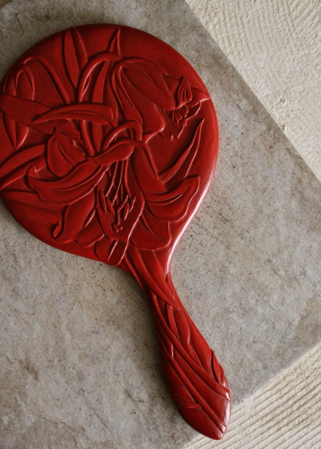 鎌倉彫手鏡　カサブランカ紋様　手仕事　民藝