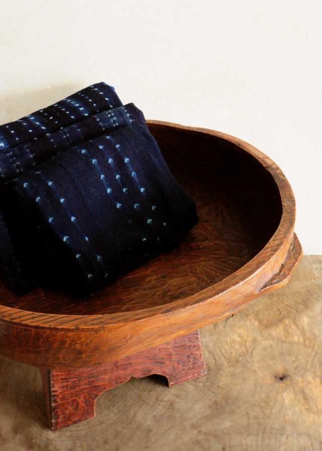 李朝木鉢脚付き　ガラス付き　木製捏鉢　民藝　茶卓　ミニテーブル　木鉢　　李朝家具　捏ね鉢　