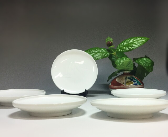 白磁笹紋小皿五枚組　奥川忠右衛門作