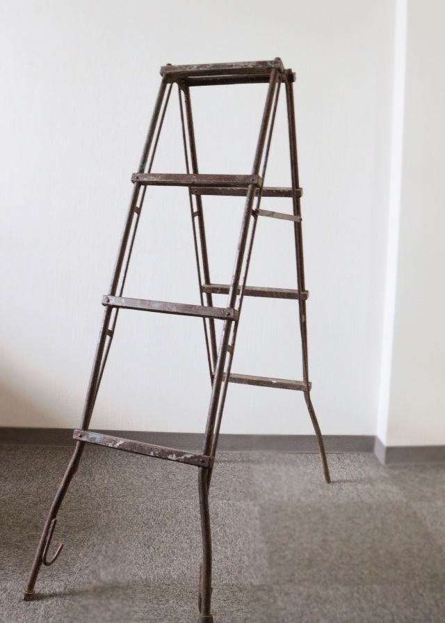 古い三脚　ビンテージ　古いはしご　インダストリアル