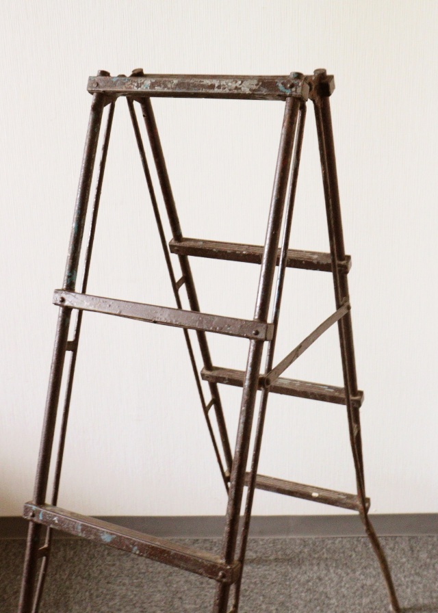 古い三脚　ビンテージ　古いはしご　インダストリアル