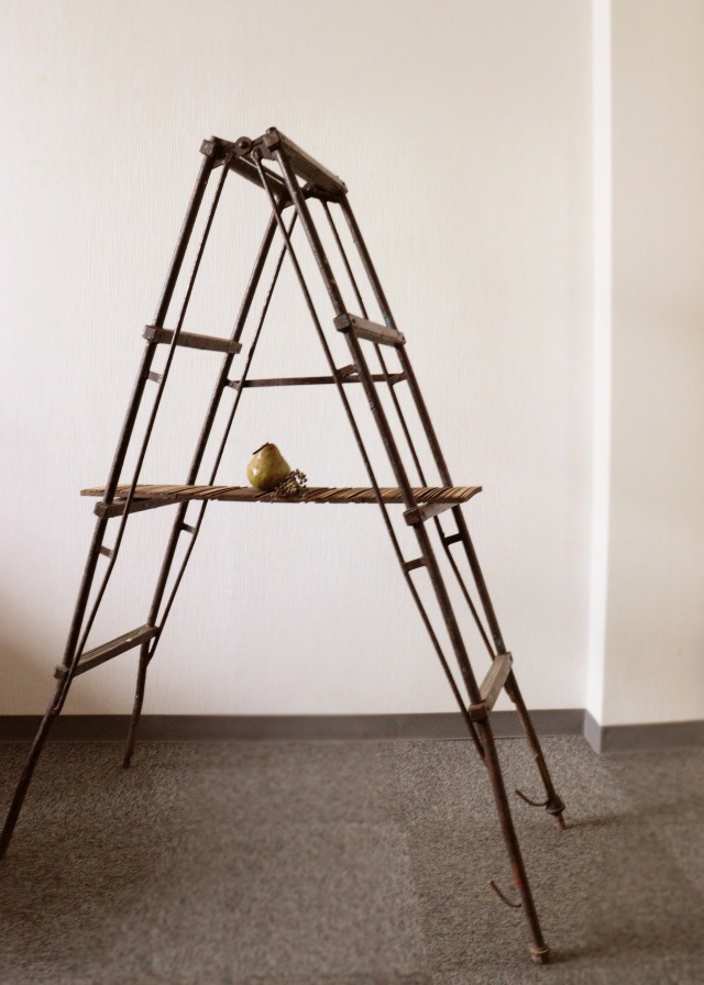 古い三脚　ビンテージ　古いはしご　インダストリアル