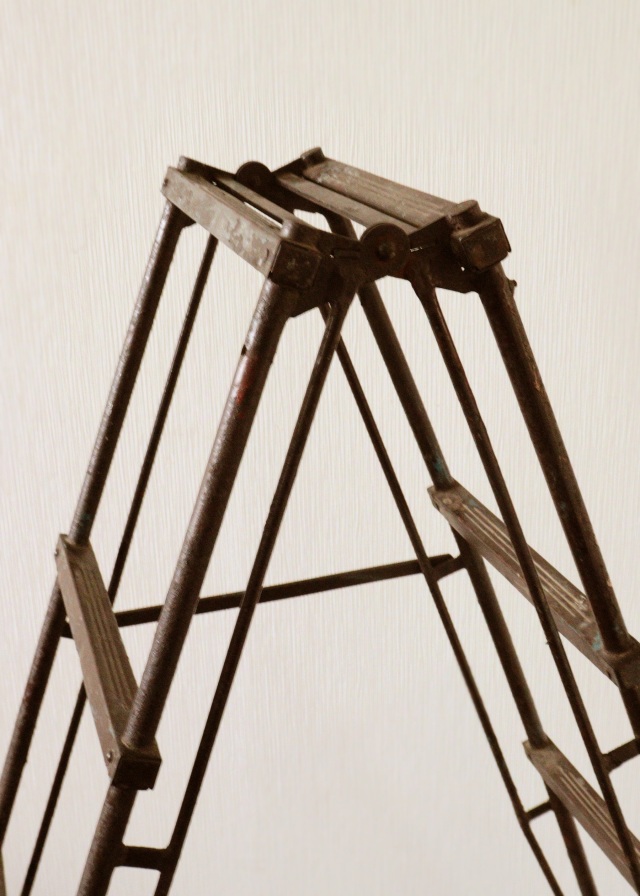 古い三脚　ビンテージ　古いはしご　インダストリアル