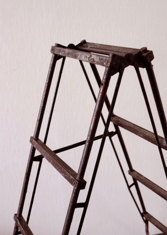 古い三脚　ビンテージ　古いはしご　インダストリアル
