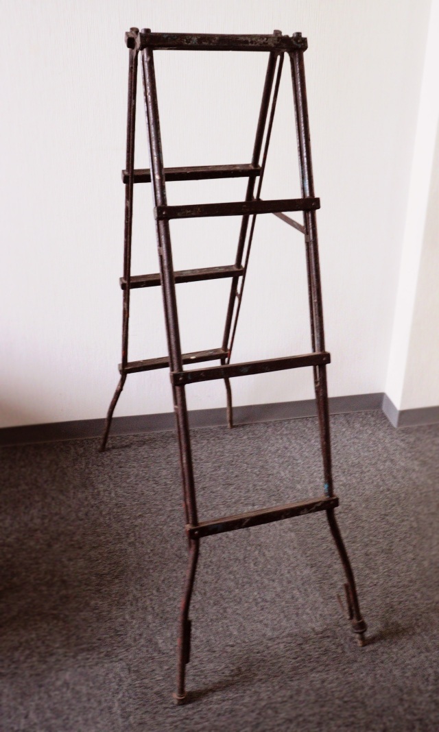 古い三脚　ビンテージ　古いはしご　インダストリアル