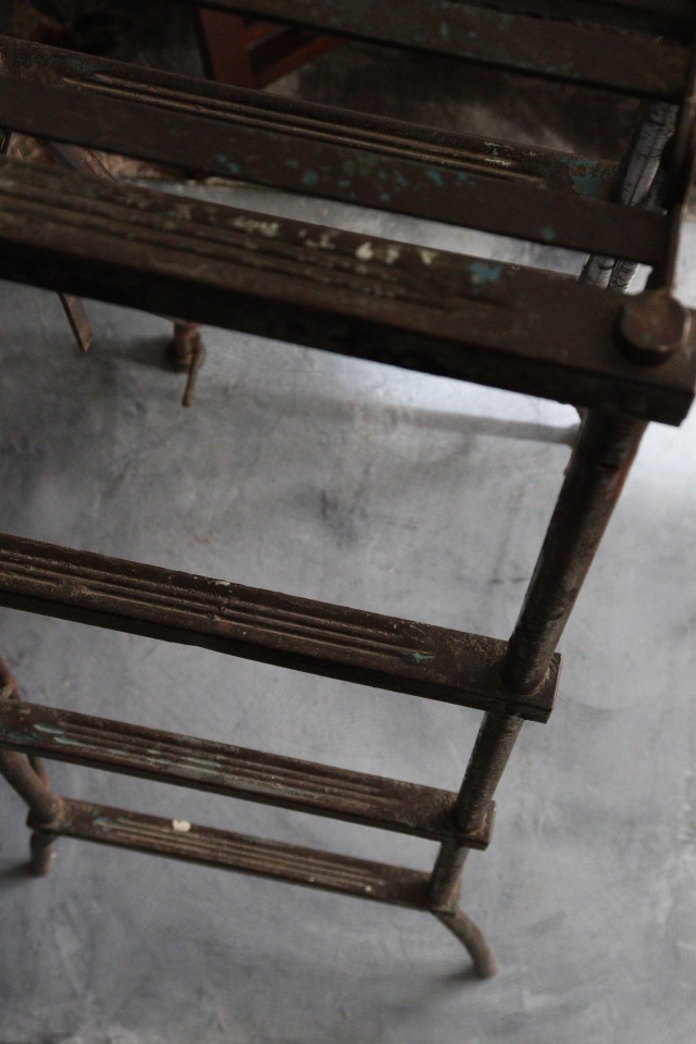 古い三脚　ビンテージ　古いはしご　インダストリアル