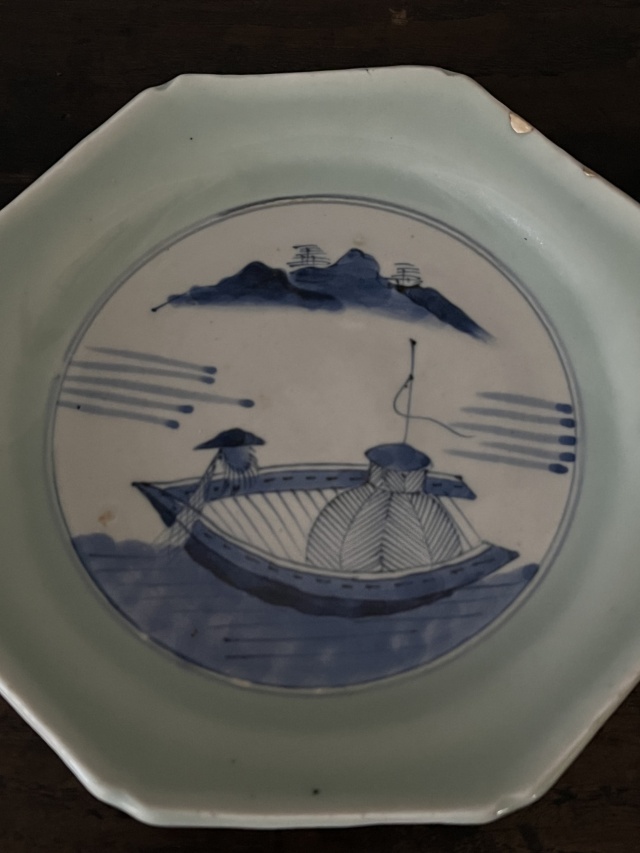 青磁八角窓絵船図皿　金直し有り